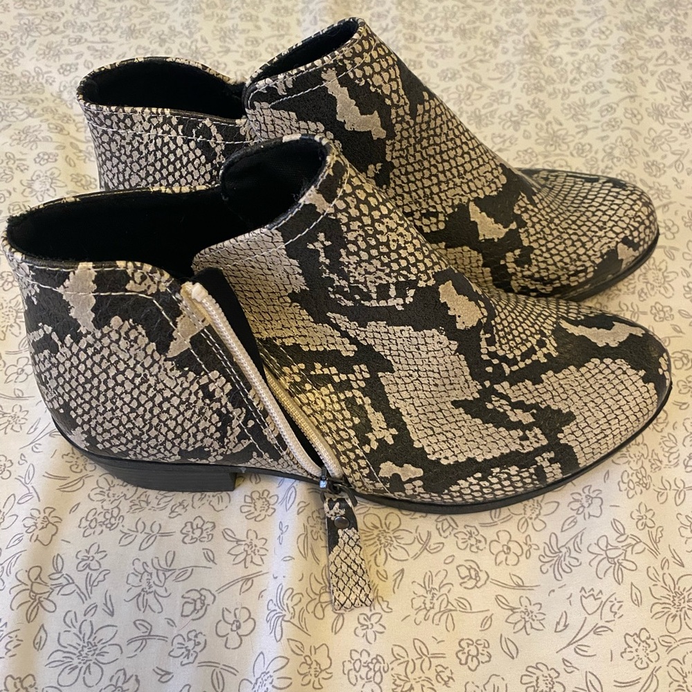 Black and Cream Chunky Heel Ankle Boots